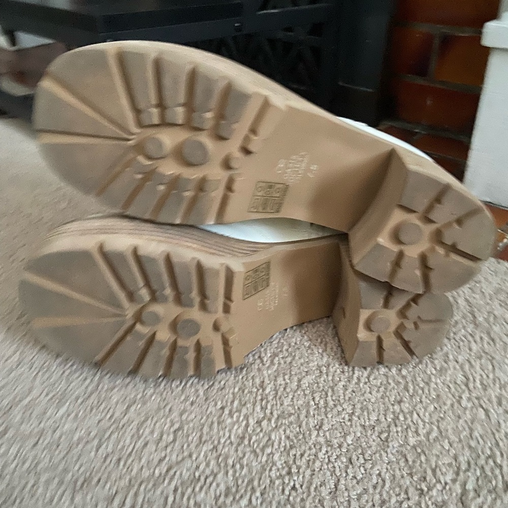 Oasis Society White Chunky boots - Picture 8 of 9